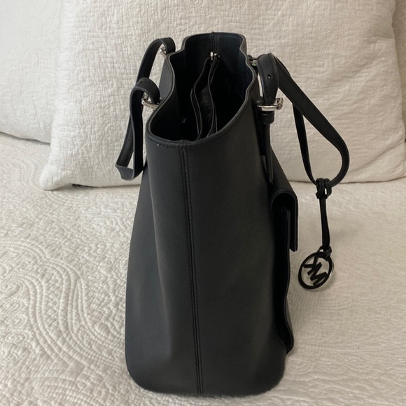 Michael Kors - Saffiano Leather Structured Tote - Picture 5 of 17